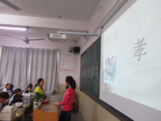 新安中学高二12传统文化教育主题班会04.JPG