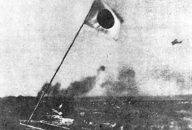 1931年9月18日夜,日军焚烧北大营的情景。