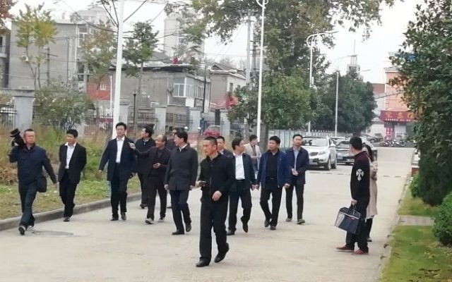 六安市副市长孙学龙到新安中学调研01.jpg
