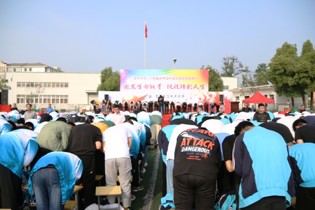 六安新安中学2019年春学期期中总结表彰暨励志教育报告会06.JPG