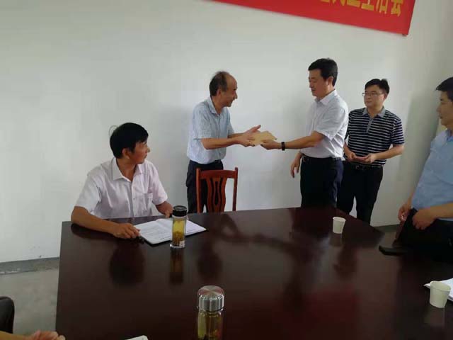 六安市裕安区王仲儒区长到新安中学慰问教师节强调重振新安中学雄风