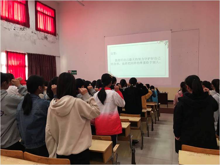 春蕾计划陪伴活动走进六安市新安中学 (2 ).jpg