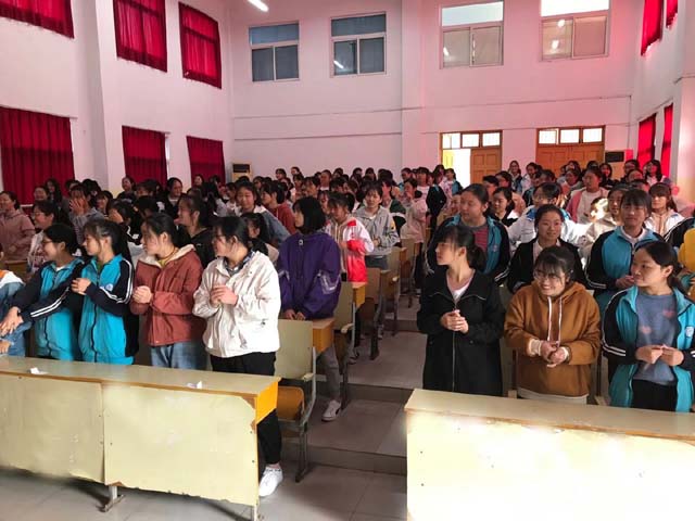 春蕾计划陪伴活动走进六安市新安中学 (2).jpg