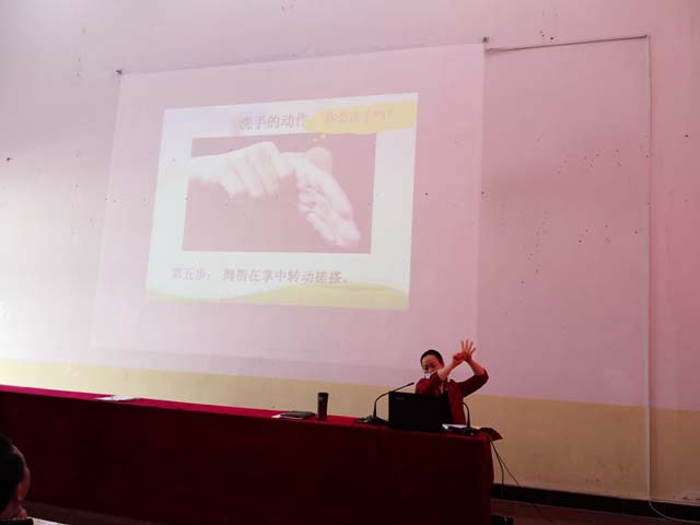 新安中学举行高三复课疫情防控专题培训会 (5).jpg