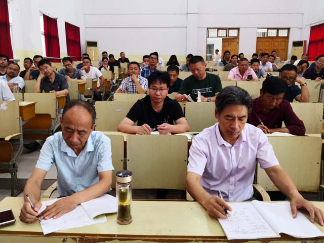 新安中学深化三个以案警示教育主题党课--提升法纪意识 筑牢廉洁防线05.jpg