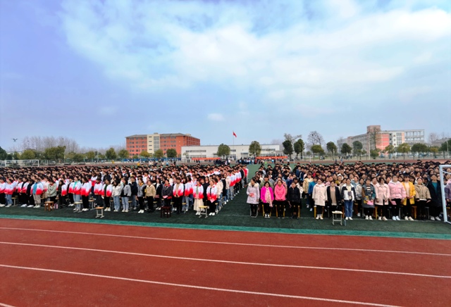 新安中学举行高三励志报告会01.jpg 新安中学举行高三励志报告会01.jpg