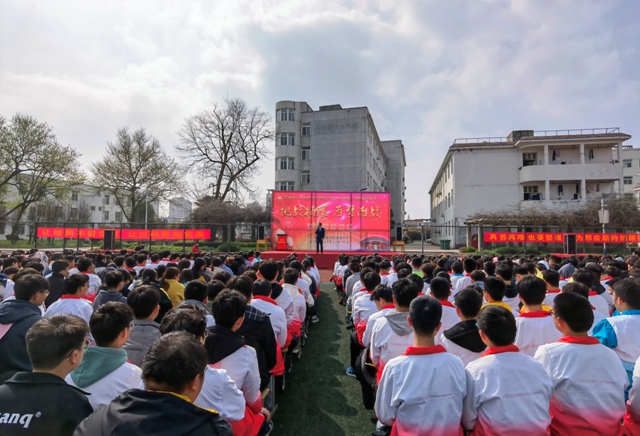 新安中学举行高三励志报告会16.jpg 新安中学举行高三励志报告会16.jpg