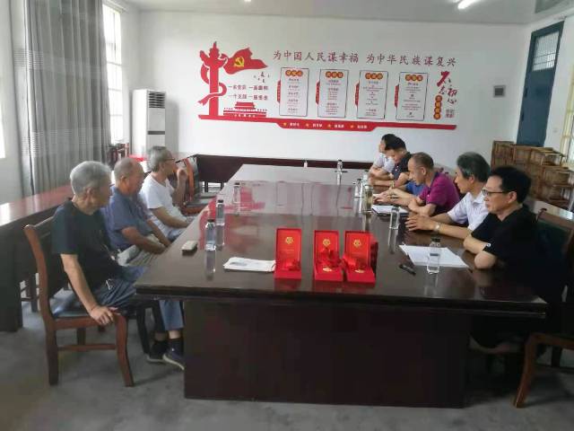 新安中学党总支举行“光荣在党50年”03 新安中学党总支举行“光荣在党50年”03.jpg